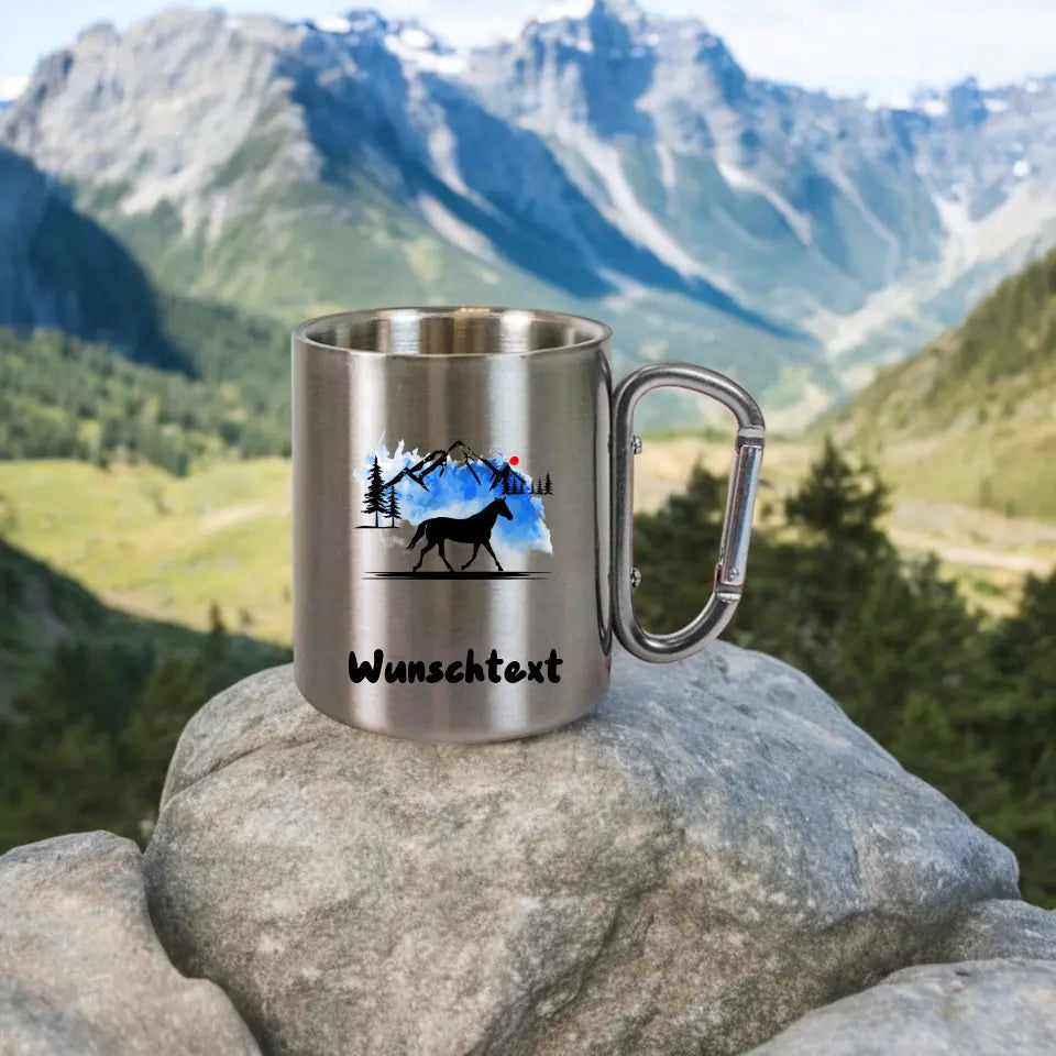 Edelstahltasse mit Karabiner - Pferd vor Bergmassiv