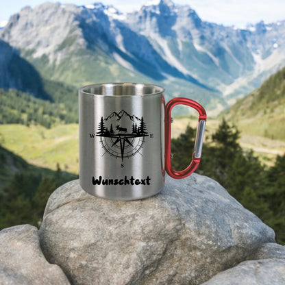 Edelstahltasse mit Karabiner - Elch vor Bergmassiv mit Kompass